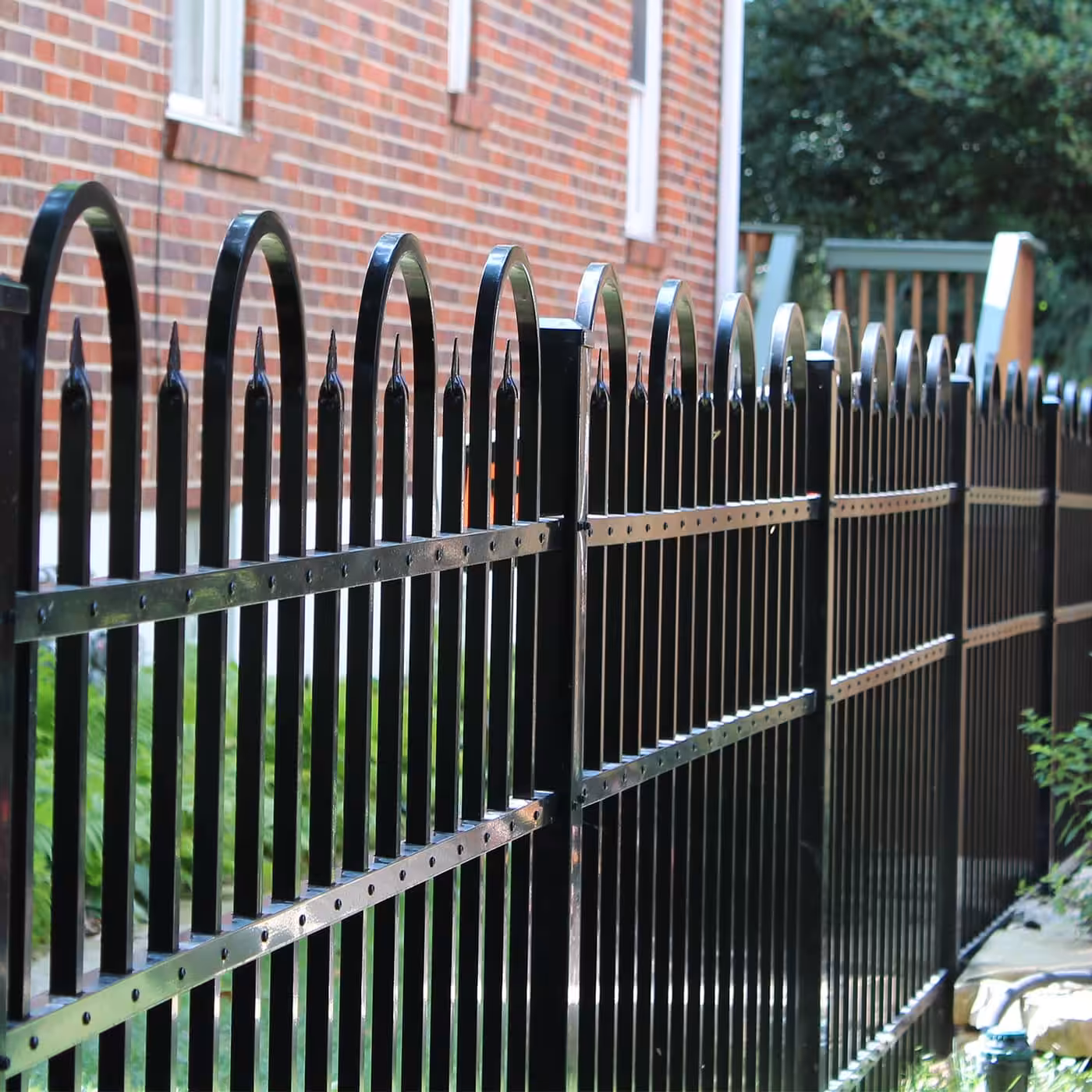Eads aluminum fencing, Hoop & Spear